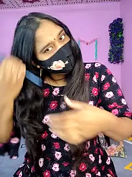 Snapshot of Hot_Maleka chatting on 11.25.25 Hot Maleka online show from 11.25.25