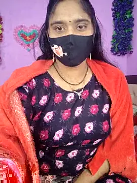 Snapshot of Hot_Maleka chatting on 11.29.25 Hot Maleka online show from 11.29.25