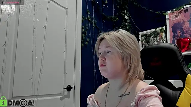 Snapshot of Sara_Robinson chatting on 05.13.26 Sara Robinson online show from 05.13.26