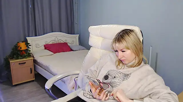 Snapshot of Incredible_Ariela chatting on 01.14.25 Incredible Ariela online show from 01.14.25