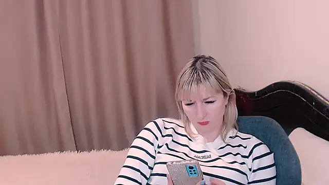 Snapshot of Incredible_Ariela chatting on 02.02.25 Incredible Ariela online show from 02.02.25