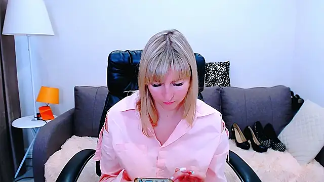 Snapshot of Incredible_Ariela chatting on 06.25.26 Incredible Ariela online show from 06.25.26
