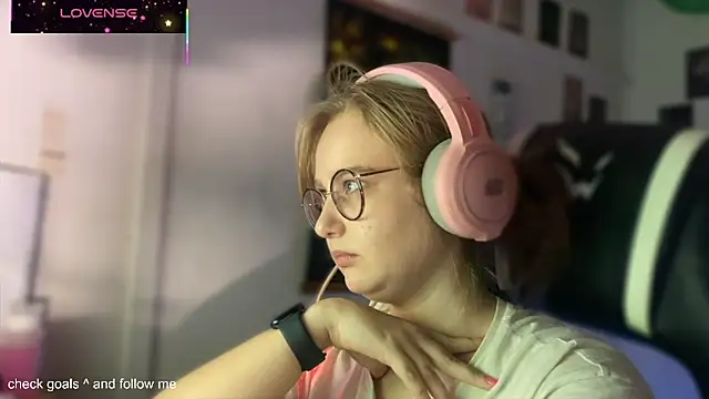 JacyWinslat online show from 10.22.25