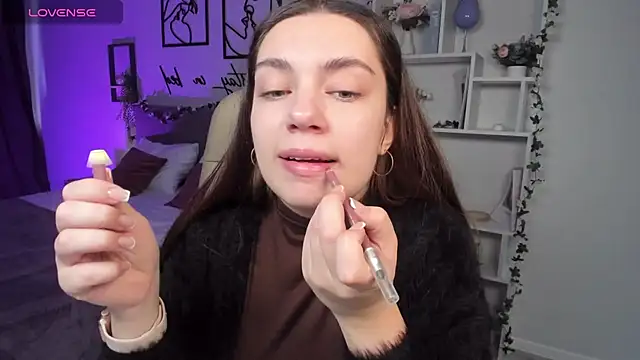 DaniellaLovely online show from 10.21.25