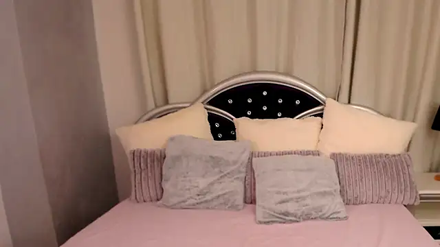 Snapshot of JessieePink chatting on 01.14.25 JessieePink online show from 01.14.25