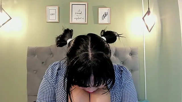 KRYSTENMOON online show from 01.12.25