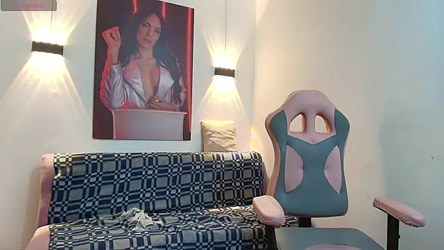 Snapshot of vittorialombardi__ chatting on 05.22.26 vittorialombardi online show from 05.22.26
