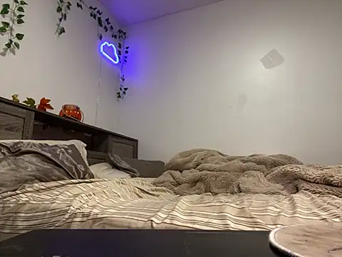 Snapshot of Kittyymaze1 chatting on 09.25.25 Kittyymaze1 online show from 09.25.25