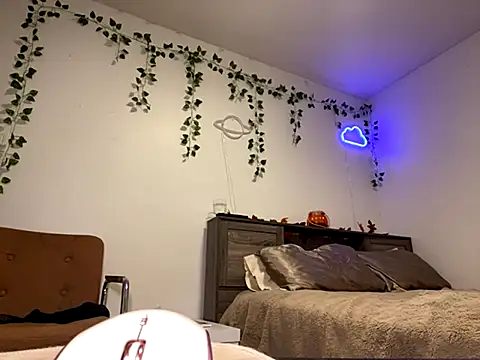 Snapshot of Kittyymaze1 chatting on 09.27.25 Kittyymaze1 online show from 09.27.25