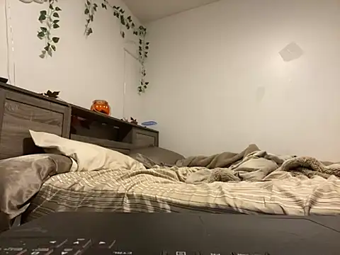 Snapshot of Kittyymaze1 chatting on 09.29.25 Kittyymaze1 online show from 09.29.25