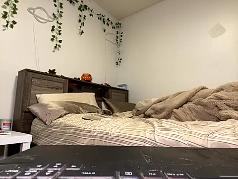 Snapshot of Kittyymaze1 chatting on 09.30.25 Kittyymaze1 online show from 09.30.25