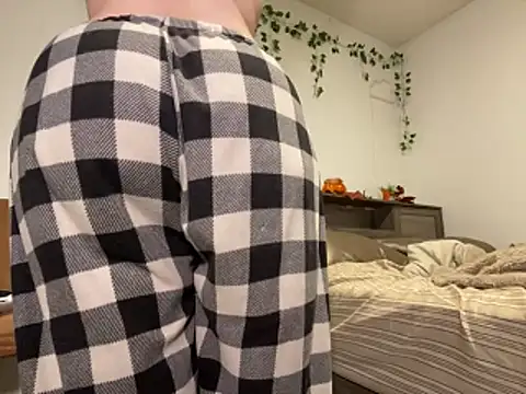 Snapshot of Kittyymaze1 chatting on 10.17.25 Kittyymaze1 online show from 10.17.25