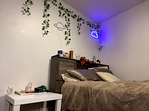 Snapshot of Kittyymaze1 chatting on 10.20.25 Kittyymaze1 online show from 10.20.25