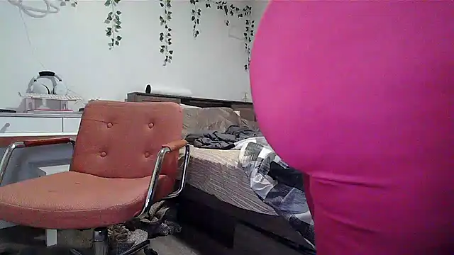 Snapshot of Kittyymaze1 chatting on 11.28.25 Kittyymaze1 online show from 11.28.25