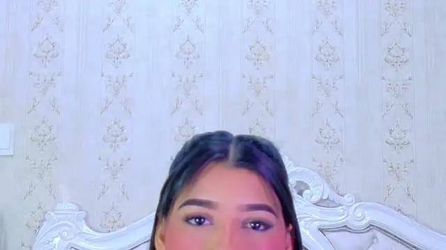 TiaraRosse online show from 11.20.25