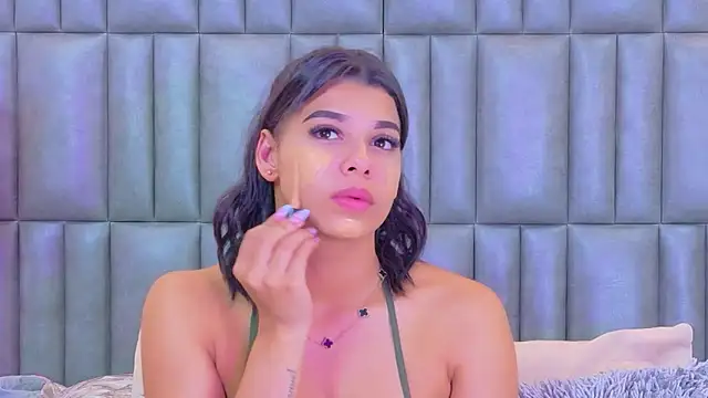 TiaraRosse online show from 04.12.26