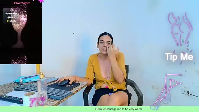 Snapshot of Oh_Tique chatting on 06.09.26 Oh Tique online show from 06.09.26