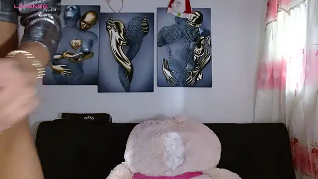 Snapshot of Maidi_ chatting on 01.12.25 Maidi online show from 01.12.25