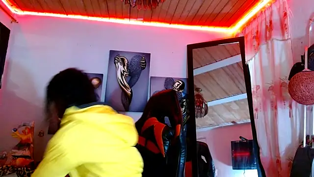 Snapshot of Maidi_ chatting on 09.12.25 Maidi online show from 09.12.25