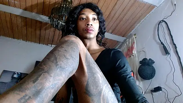 Snapshot of Maidi_ chatting on 10.08.25 Maidi online show from 10.08.25