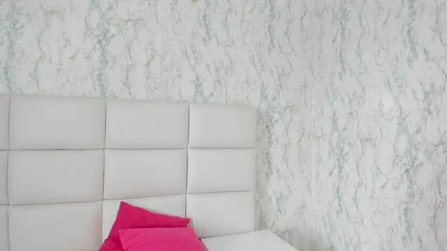 Snapshot of MIA__SAENZ chatting on 03.21.25 MIA SAENZ online show from 03.21.25