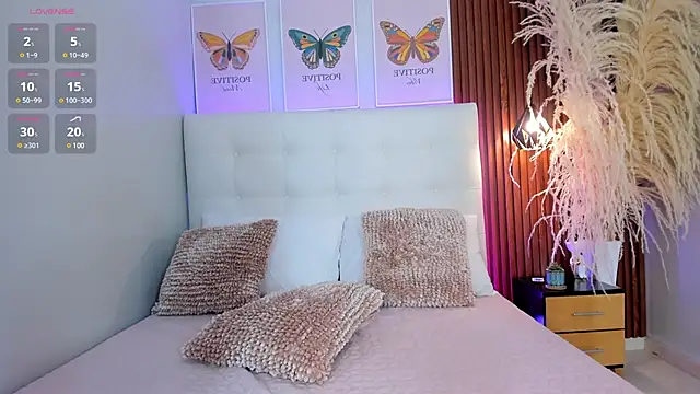 Snapshot of aashley_jones chatting on 12.20.24 aashley jones online show from 12.20.24