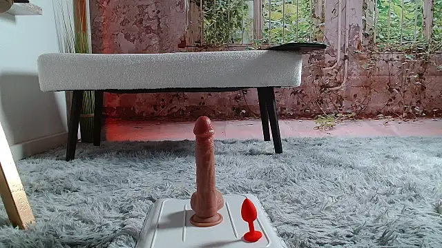 Snapshot of priselvis23 chatting on 03.18.25 priselvis23 online show from 03.18.25