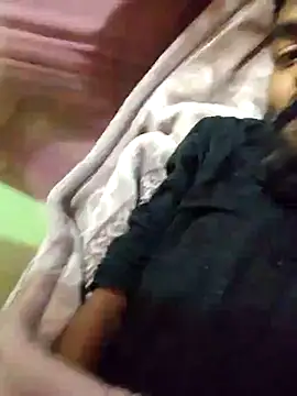 Snapshot of scoozeme chatting on 01.18.25 scoozeme online show from 01.18.25