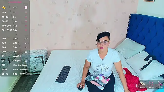 hotlatinateacher online show from 02.18.25