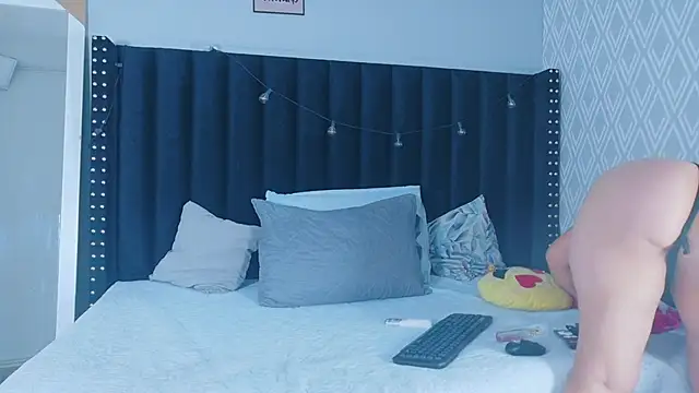 hotlatinateacher online show from 11.20.25