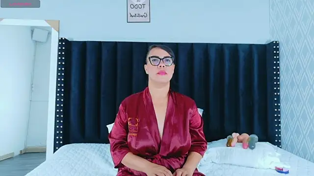 hotlatinateacher online show from 04.19.26