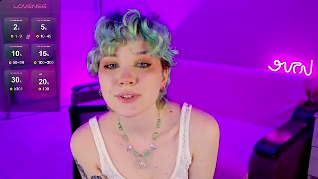 Snapshot of School_Love chatting on 01.20.25 School Love online show from 01.20.25