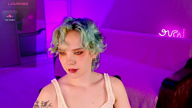 Snapshot of School_Love chatting on 03.10.25 School Love online show from 03.10.25