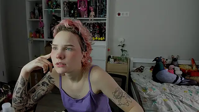 School Love online show from 11.23.25