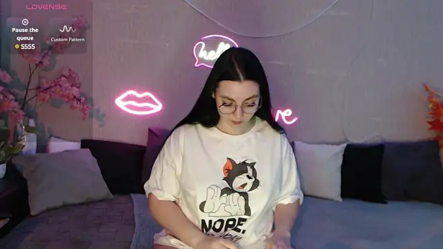 Fluffy Tiffy online show from 01.23.25