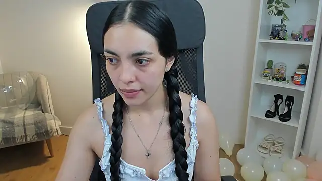 Snapshot of _BellaEvans_ chatting on 05.09.26 BellaEvans online show from 05.09.26