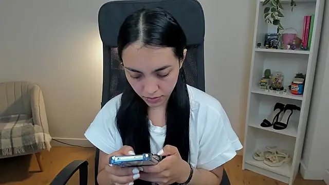 Snapshot of _BellaEvans_ chatting on 06.05.26 BellaEvans online show from 06.05.26