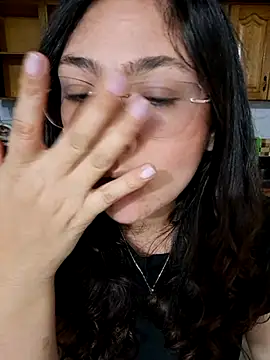 Mia Ruiz online show from 10.24.25