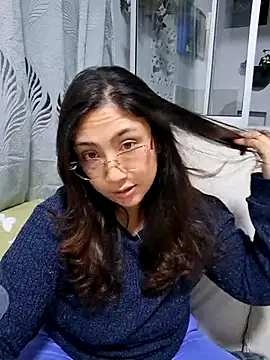 Mia Ruiz online show from 10.28.25