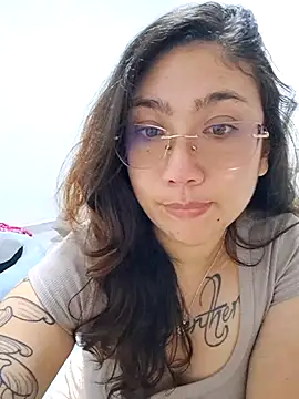 Mia Ruiz online show from 12.17.25