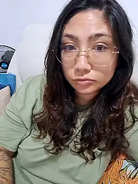 Mia Ruiz online show from 12.21.25