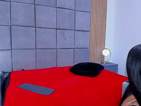 KateTompson  online show from 02.22.26