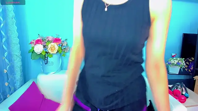Snapshot of LindaaLu chatting on 05.18.26 LindaaLu online show from 05.18.26