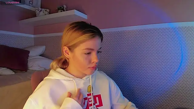 Anna Robinson online show from 02.11.25