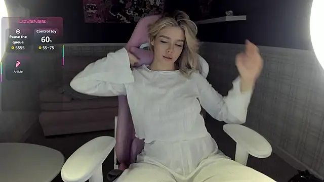 Snapshot of Anna_Robinson chatting on 02.19.26 Anna Robinson online show from 02.19.26