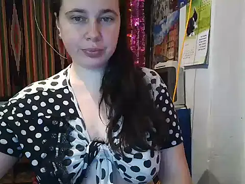 Snapshot of Cora_Maro chatting on 01.28.25 Cora Maro online show from 01.28.25