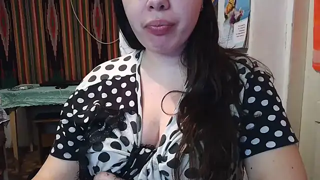Snapshot of Cora_Maro chatting on 03.17.25 Cora Maro online show from 03.17.25