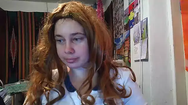 Snapshot of Cora_Maro chatting on 09.20.25 Cora Maro online show from 09.20.25