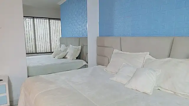 Zoe Benson online show from 09.30.25