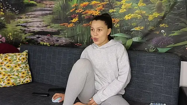 MadameDeFeu online show from 10.08.25